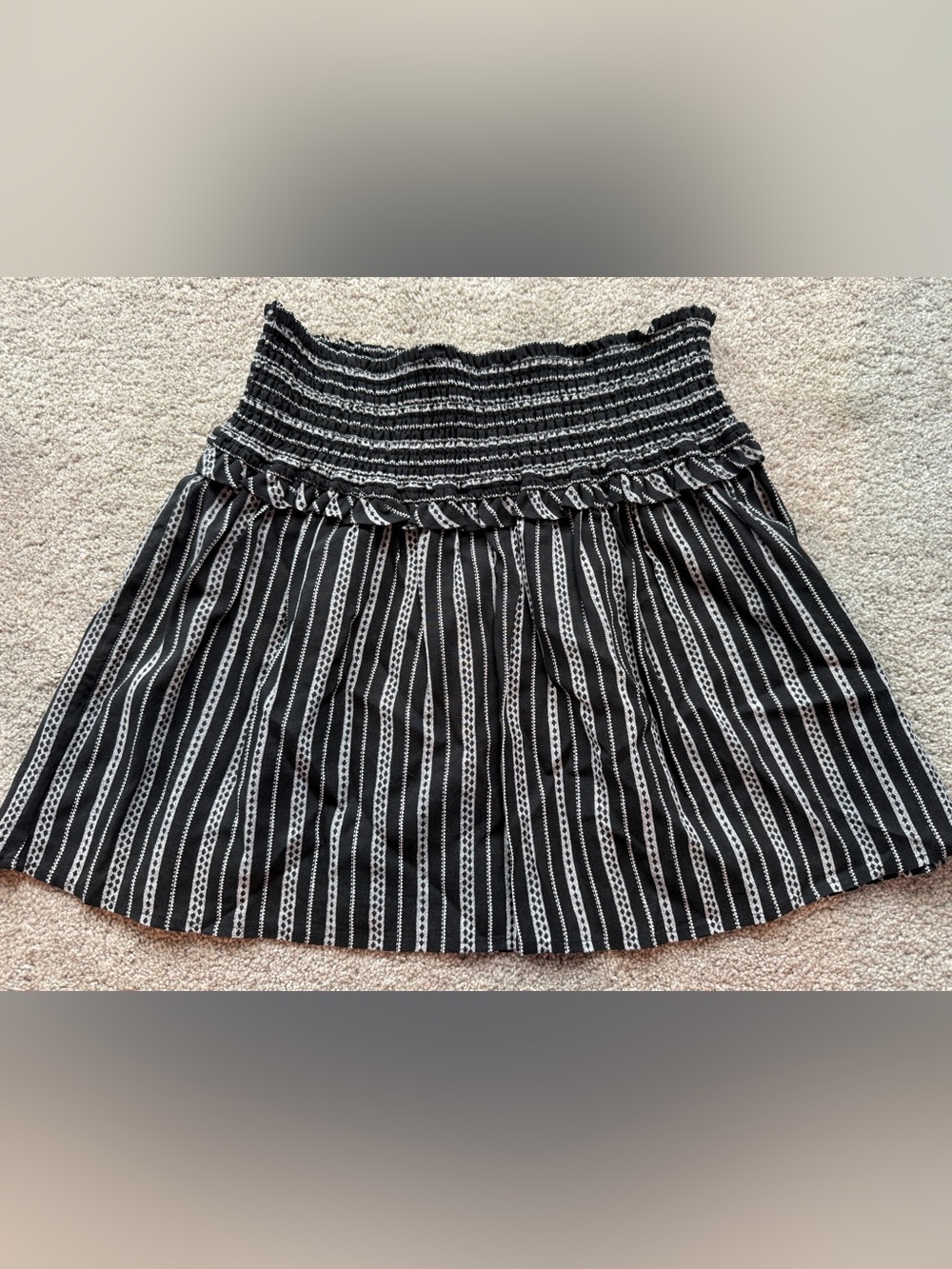 Socialite Black & White Smocked Waist Mini Skirt, Size Large. NWOT